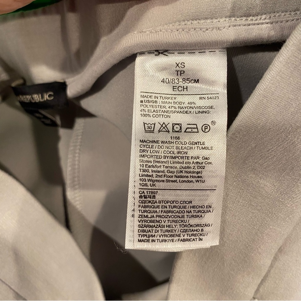 Banana Republic Scuba Knit Commuter Slim Pleated Pants In Silver Grey - Picture 7 of 10